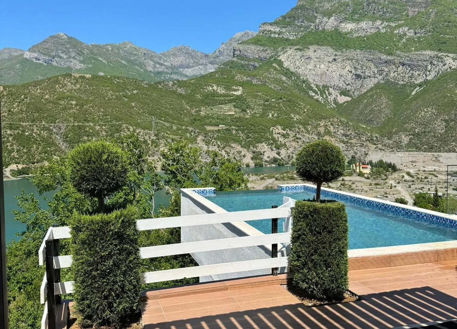 Holiday home Koman Paradise By Romina Shkoder